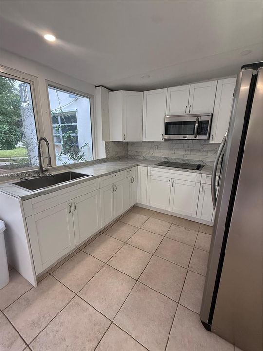 For Rent: $1,900 (1 beds, 3 baths, 2362 Square Feet)