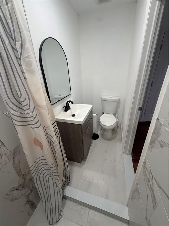 For Rent: $1,900 (1 beds, 3 baths, 2362 Square Feet)