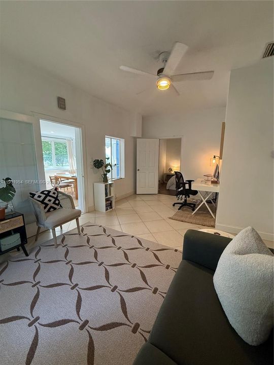 For Rent: $1,900 (1 beds, 3 baths, 2362 Square Feet)