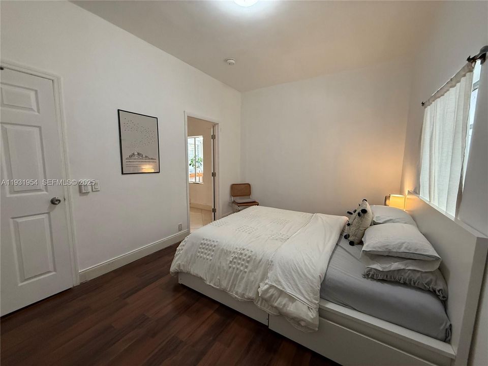 For Rent: $1,900 (1 beds, 3 baths, 2362 Square Feet)