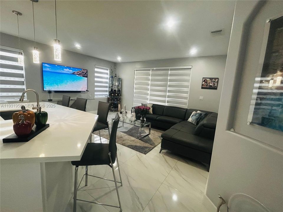 En Venta: $1,199,000 (6 camas, 5 baños, 3192 Pies cuadrados)