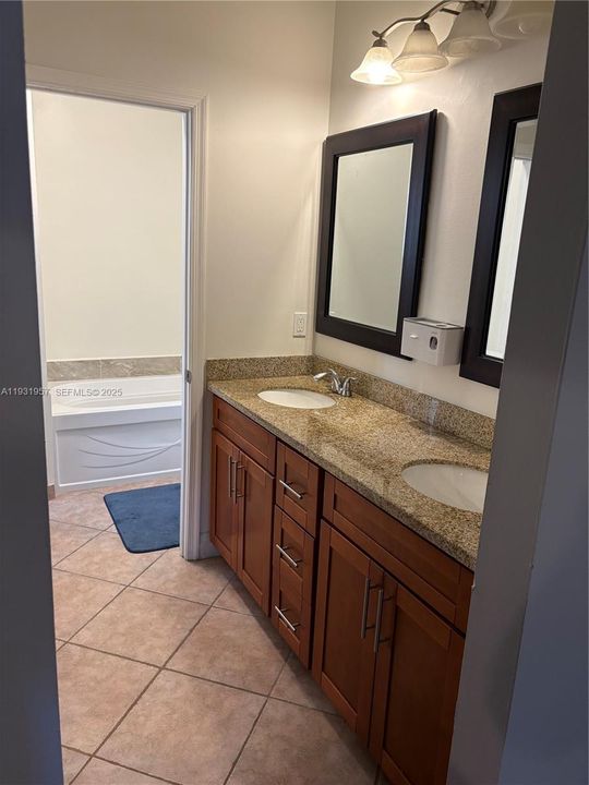 For Rent: $1,600 (1 beds, 1 baths, 1376 Square Feet)