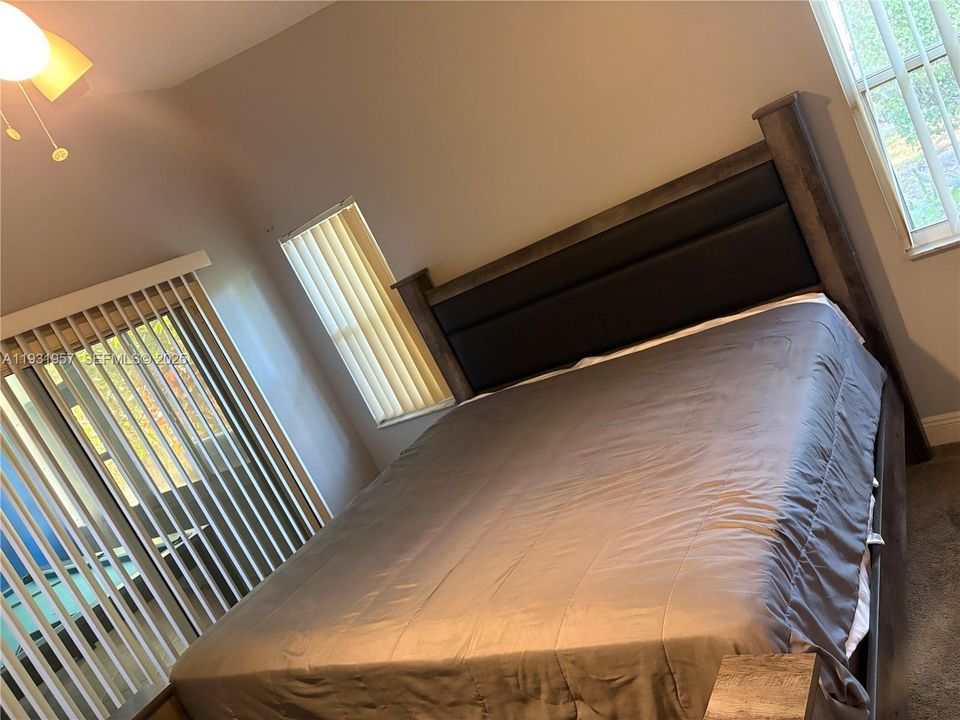 For Rent: $1,600 (1 beds, 1 baths, 1376 Square Feet)