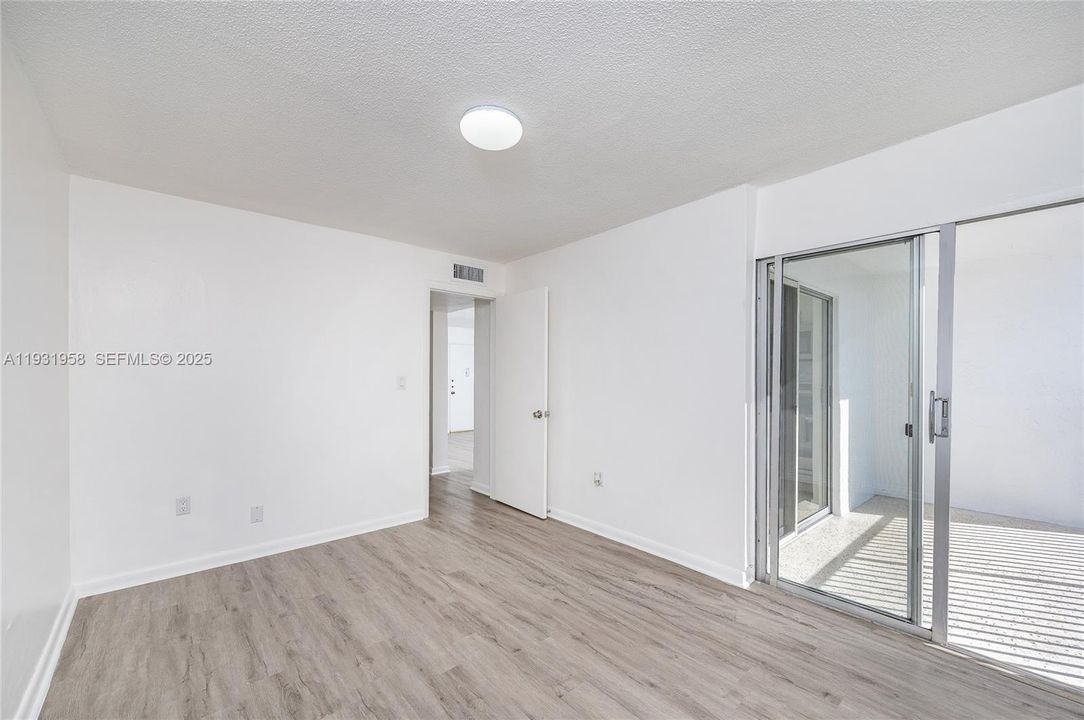 For Rent: $2,000 (2 beds, 1 baths, 39116 Square Feet)