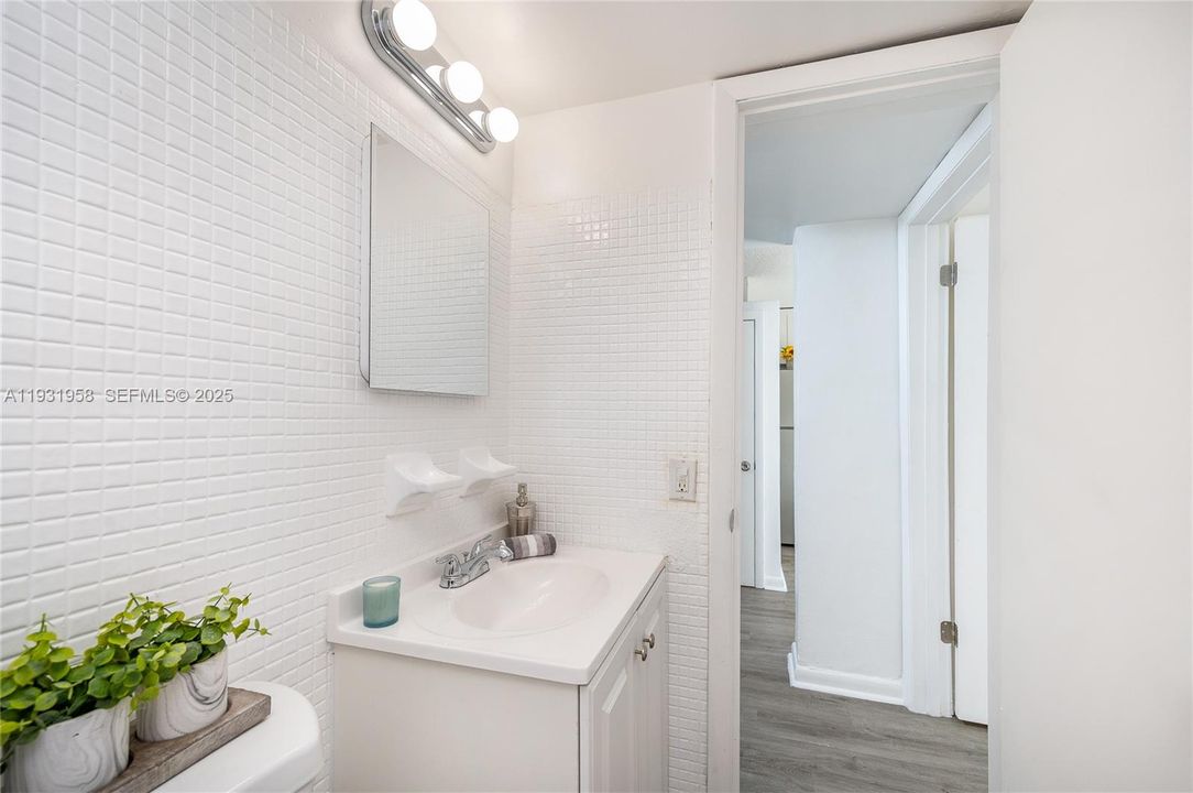 For Rent: $2,000 (2 beds, 1 baths, 39116 Square Feet)