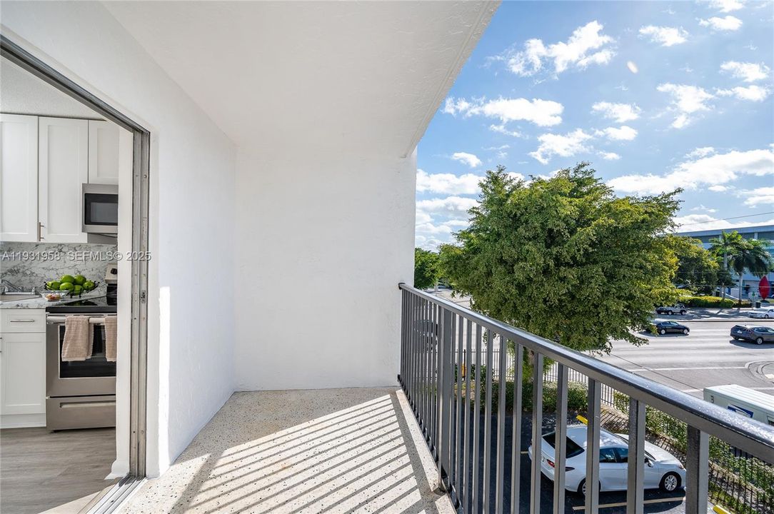 For Rent: $2,000 (2 beds, 1 baths, 39116 Square Feet)