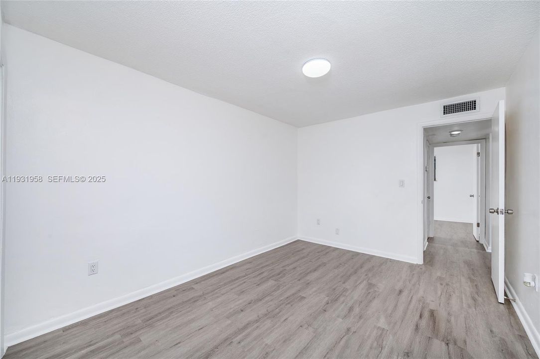 For Rent: $2,000 (2 beds, 1 baths, 39116 Square Feet)