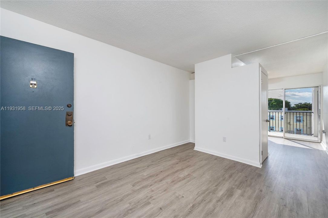 For Rent: $2,000 (2 beds, 1 baths, 39116 Square Feet)