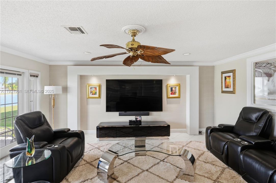 待售: $950,000 (4 贝兹, 3 浴室, 3378 平方英尺)