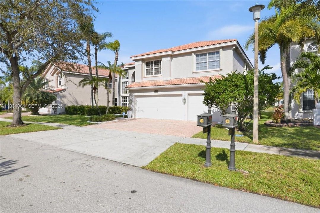 待售: $950,000 (4 贝兹, 3 浴室, 3378 平方英尺)