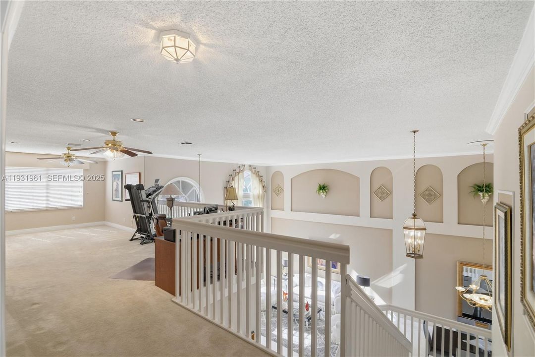 Expansive Loft can be converted to 5th bdrm