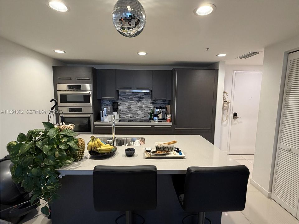 В аренду: $2,350 (1 спален, 1 ванн, 765 Квадратных фут)