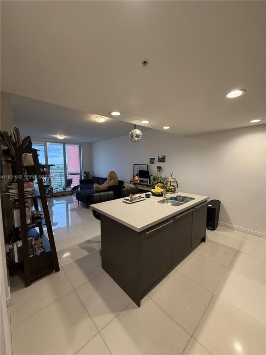 В аренду: $2,350 (1 спален, 1 ванн, 765 Квадратных фут)