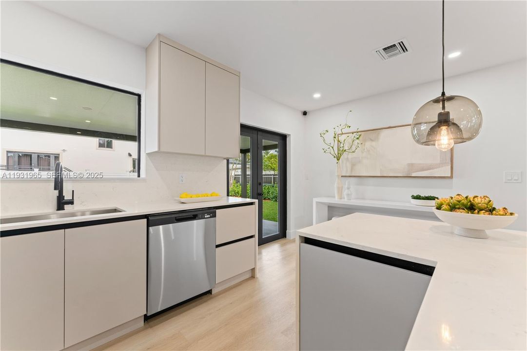 For Sale: $829,000 (4 beds, 2 baths, 1619 Square Feet)