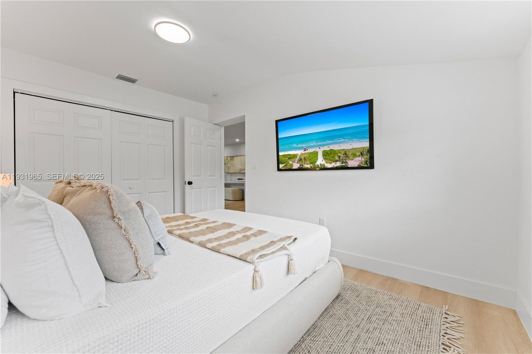 For Sale: $829,000 (4 beds, 2 baths, 1619 Square Feet)