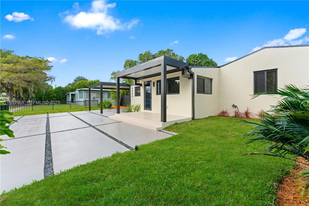 For Sale: $829,000 (4 beds, 2 baths, 1619 Square Feet)