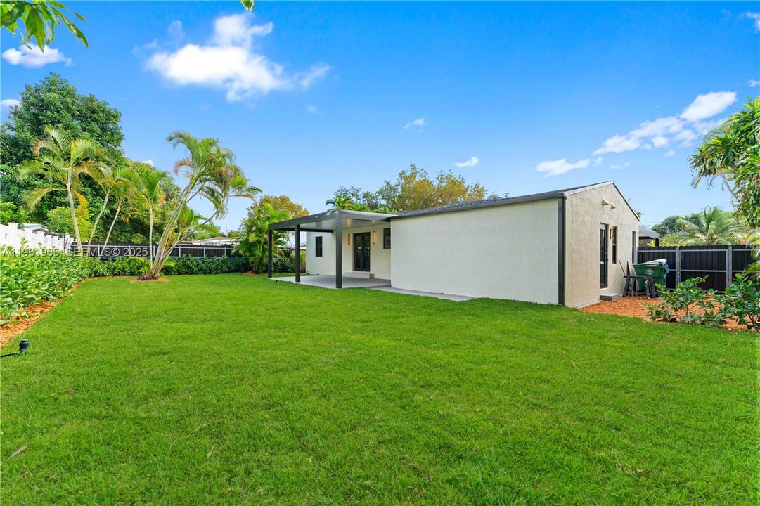 For Sale: $829,000 (4 beds, 2 baths, 1619 Square Feet)