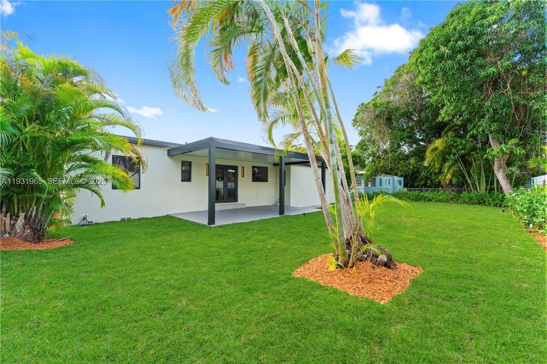 For Sale: $829,000 (4 beds, 2 baths, 1619 Square Feet)