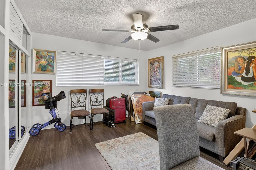 待售: $790,000 (4 贝兹, 2 浴室, 2578 平方英尺)