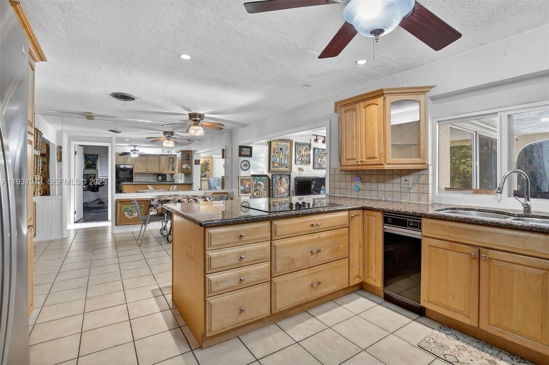 待售: $790,000 (4 贝兹, 2 浴室, 2578 平方英尺)