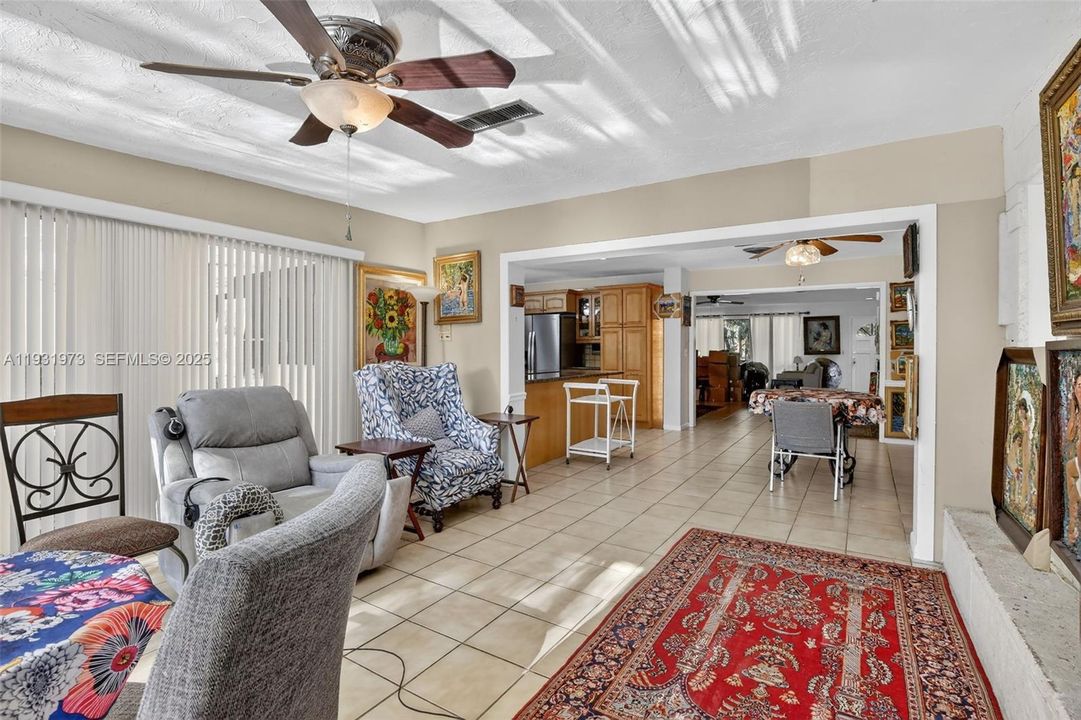 待售: $790,000 (4 贝兹, 2 浴室, 2578 平方英尺)