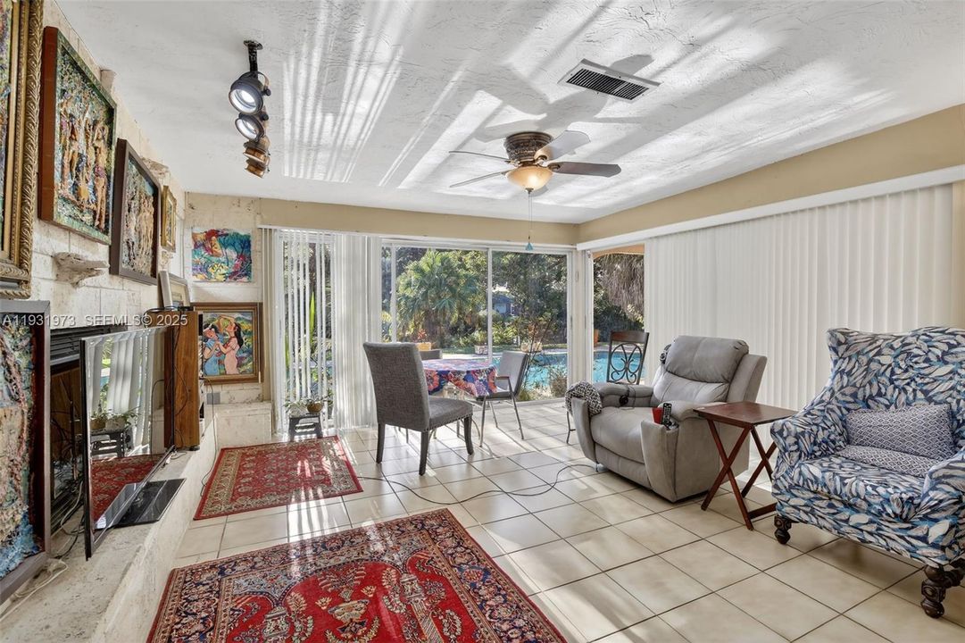 待售: $790,000 (4 贝兹, 2 浴室, 2578 平方英尺)