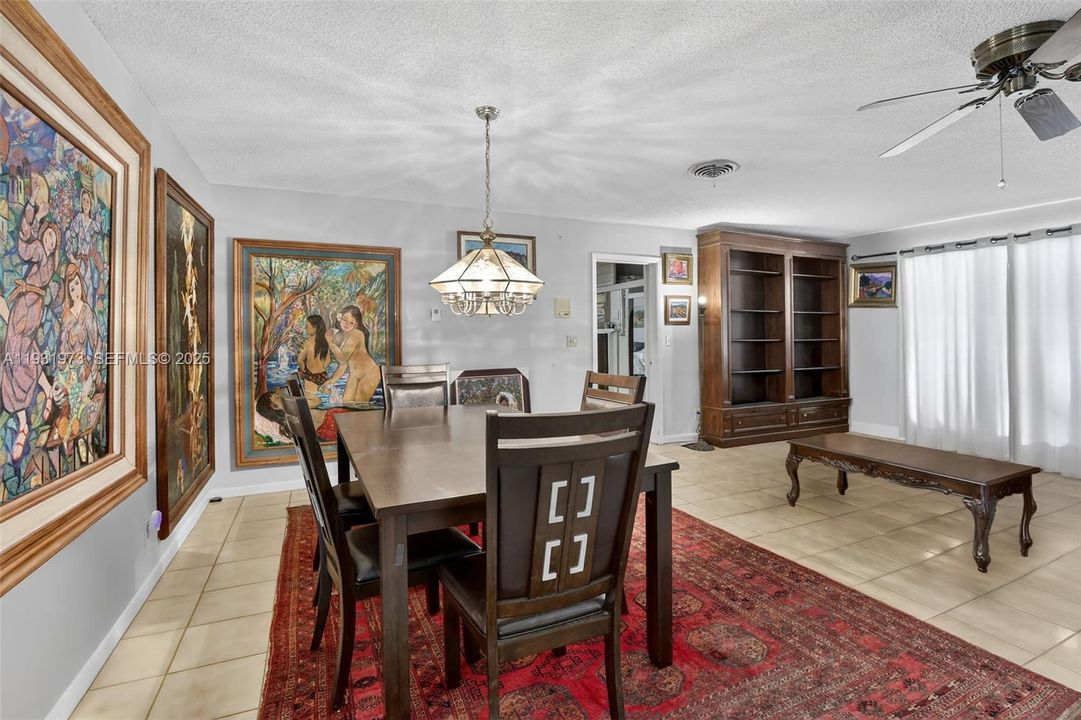 virtually decluttered