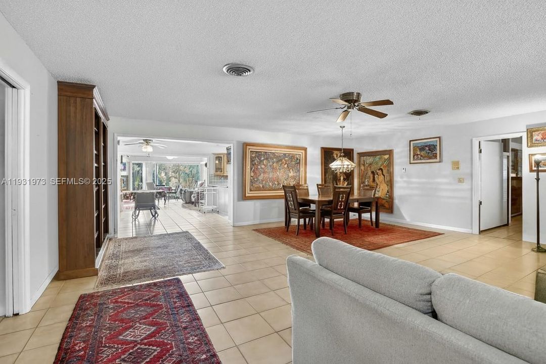 待售: $790,000 (4 贝兹, 2 浴室, 2578 平方英尺)