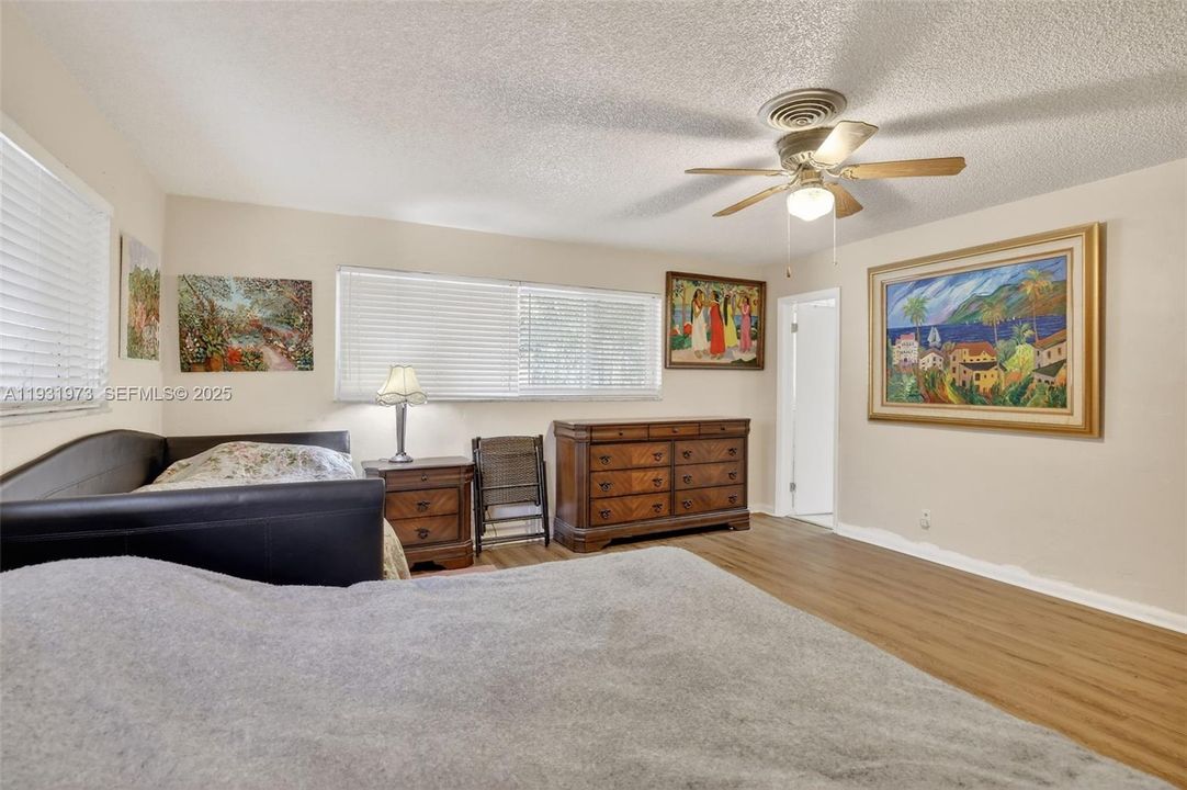 待售: $790,000 (4 贝兹, 2 浴室, 2578 平方英尺)