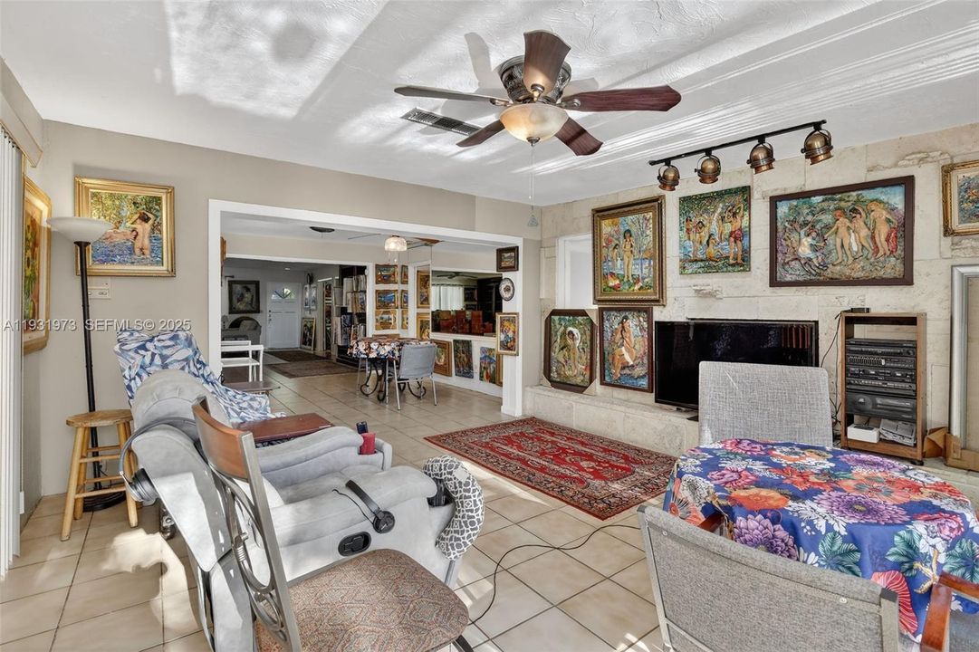 待售: $790,000 (4 贝兹, 2 浴室, 2578 平方英尺)