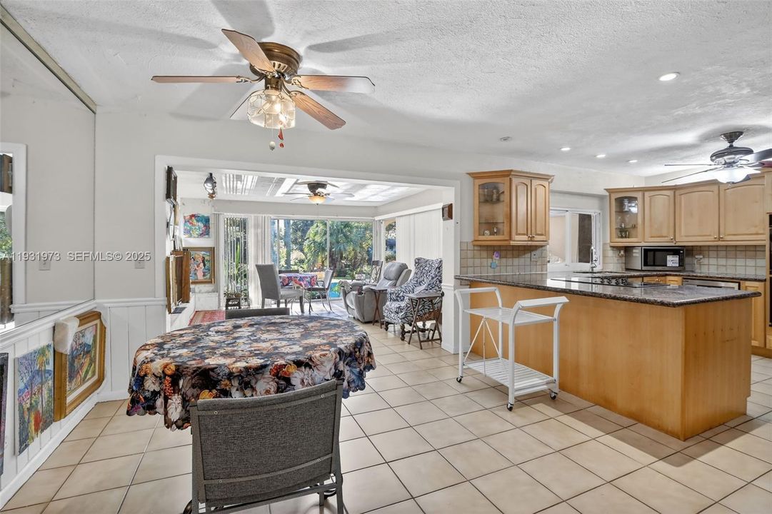 待售: $790,000 (4 贝兹, 2 浴室, 2578 平方英尺)