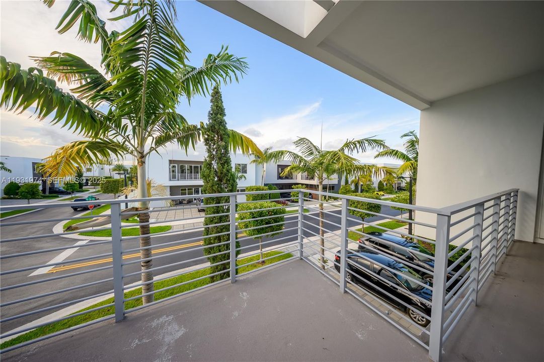 For Sale: $1,560,000 (5 beds, 5 baths, 3624 Square Feet)