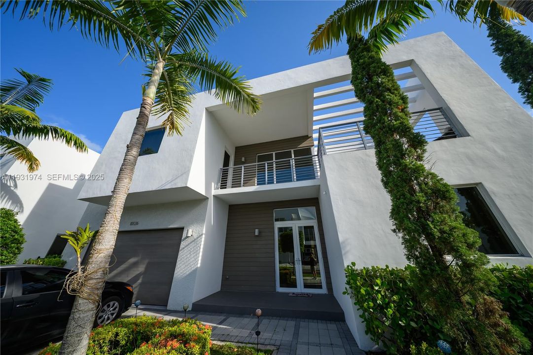 For Sale: $1,560,000 (5 beds, 5 baths, 3624 Square Feet)