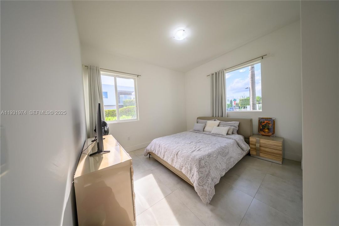 For Sale: $1,560,000 (5 beds, 5 baths, 3624 Square Feet)