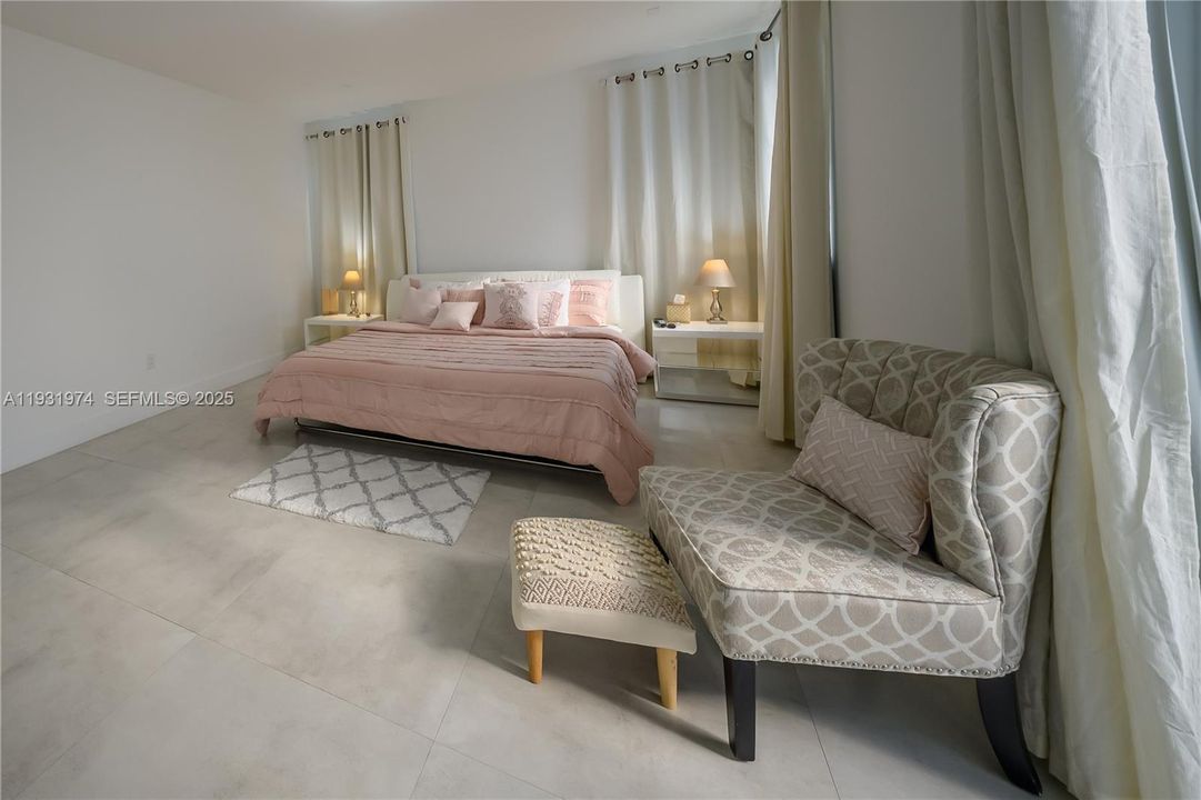 For Sale: $1,560,000 (5 beds, 5 baths, 3624 Square Feet)