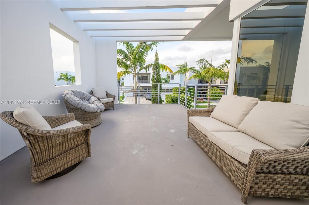 For Sale: $1,560,000 (5 beds, 5 baths, 3624 Square Feet)