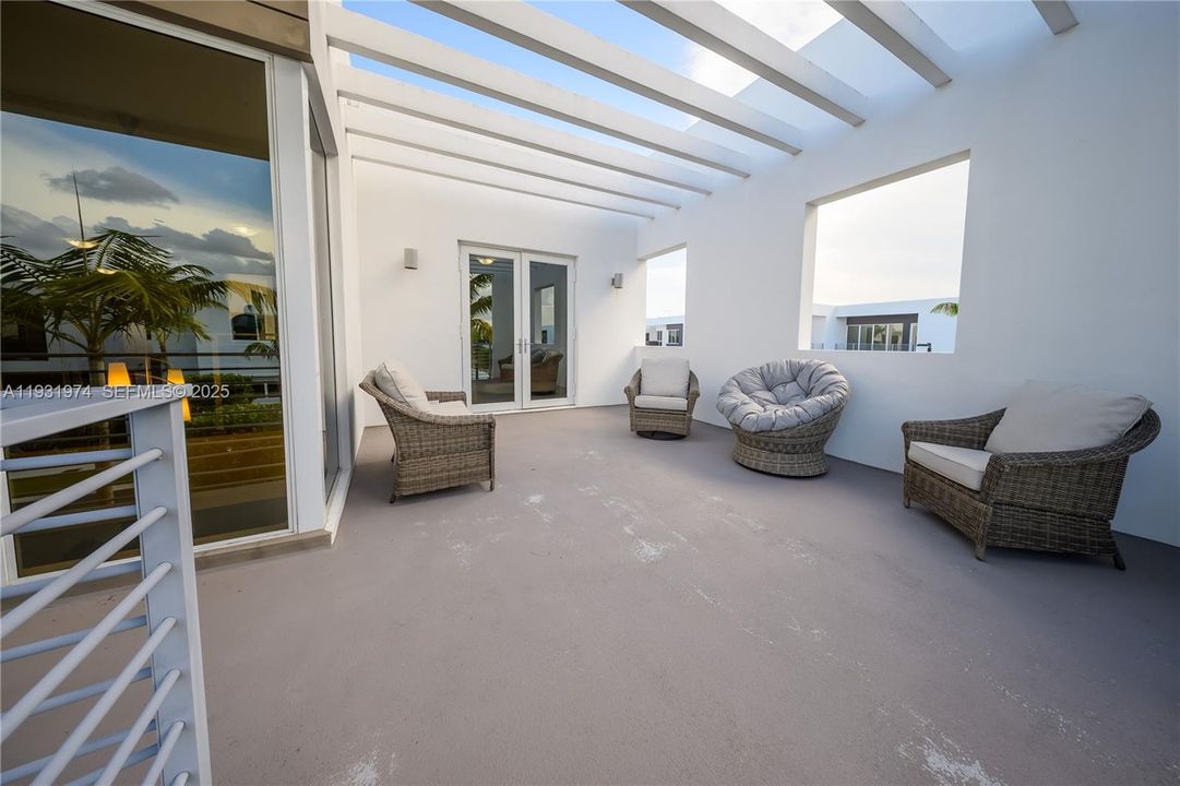 For Sale: $1,560,000 (5 beds, 5 baths, 3624 Square Feet)