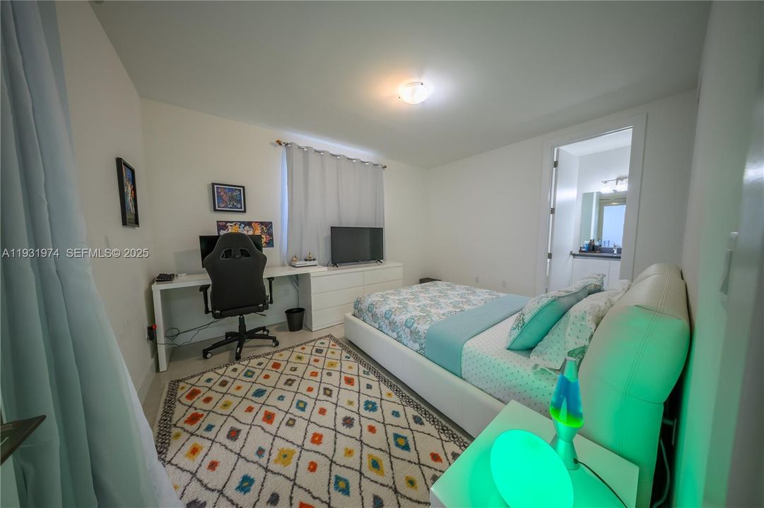 For Sale: $1,560,000 (5 beds, 5 baths, 3624 Square Feet)