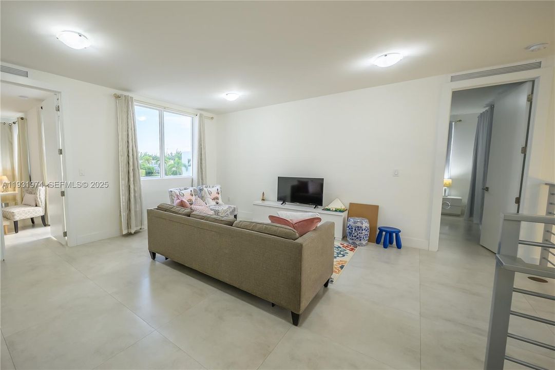 For Sale: $1,560,000 (5 beds, 5 baths, 3624 Square Feet)