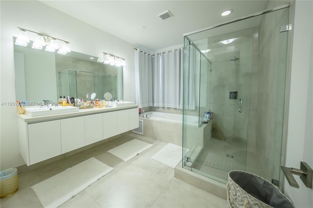 For Sale: $1,560,000 (5 beds, 5 baths, 3624 Square Feet)