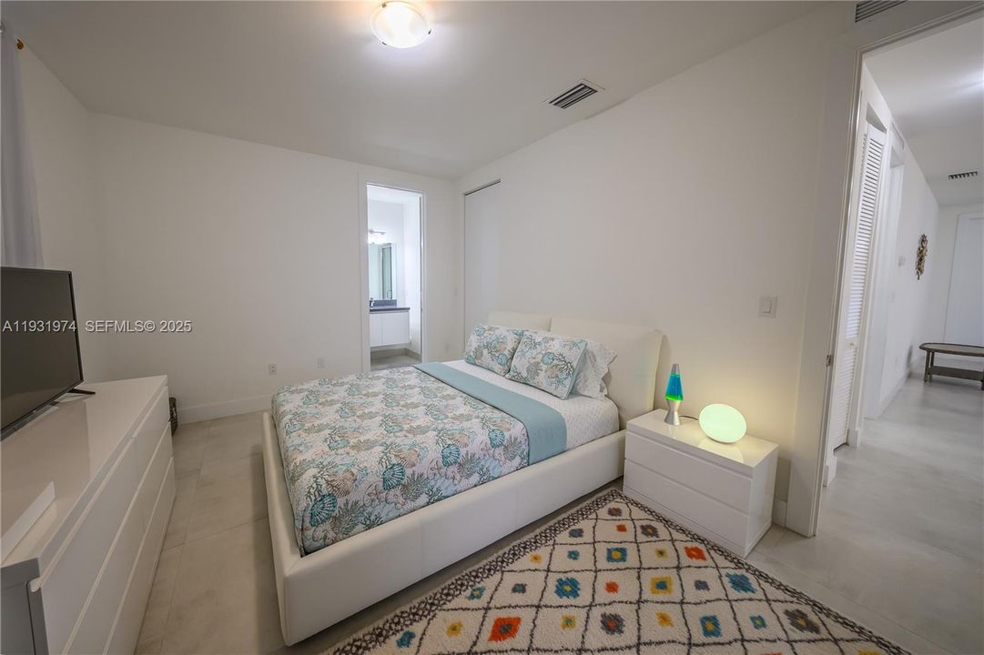 For Sale: $1,560,000 (5 beds, 5 baths, 3624 Square Feet)