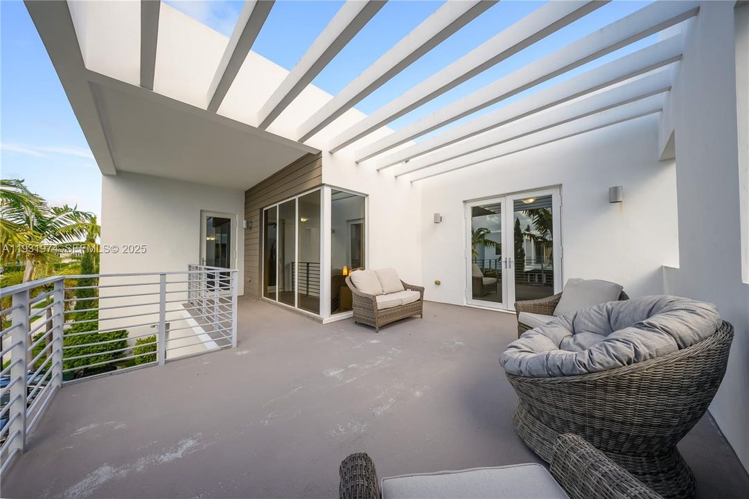 For Sale: $1,560,000 (5 beds, 5 baths, 3624 Square Feet)