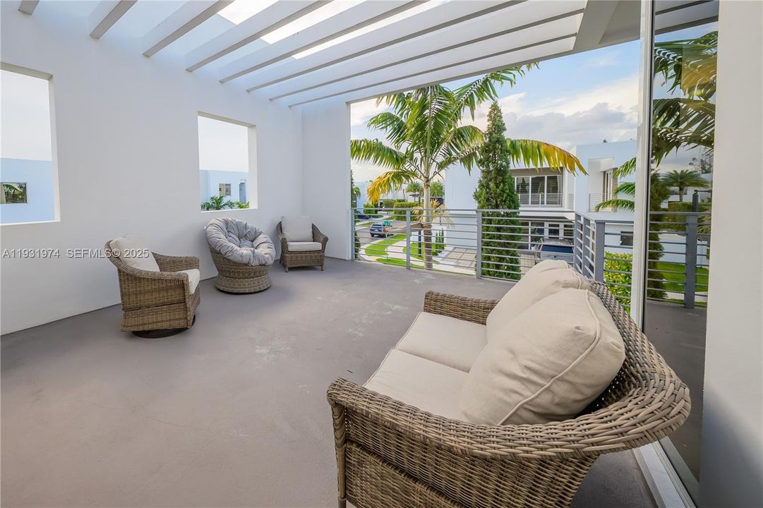 For Sale: $1,560,000 (5 beds, 5 baths, 3624 Square Feet)