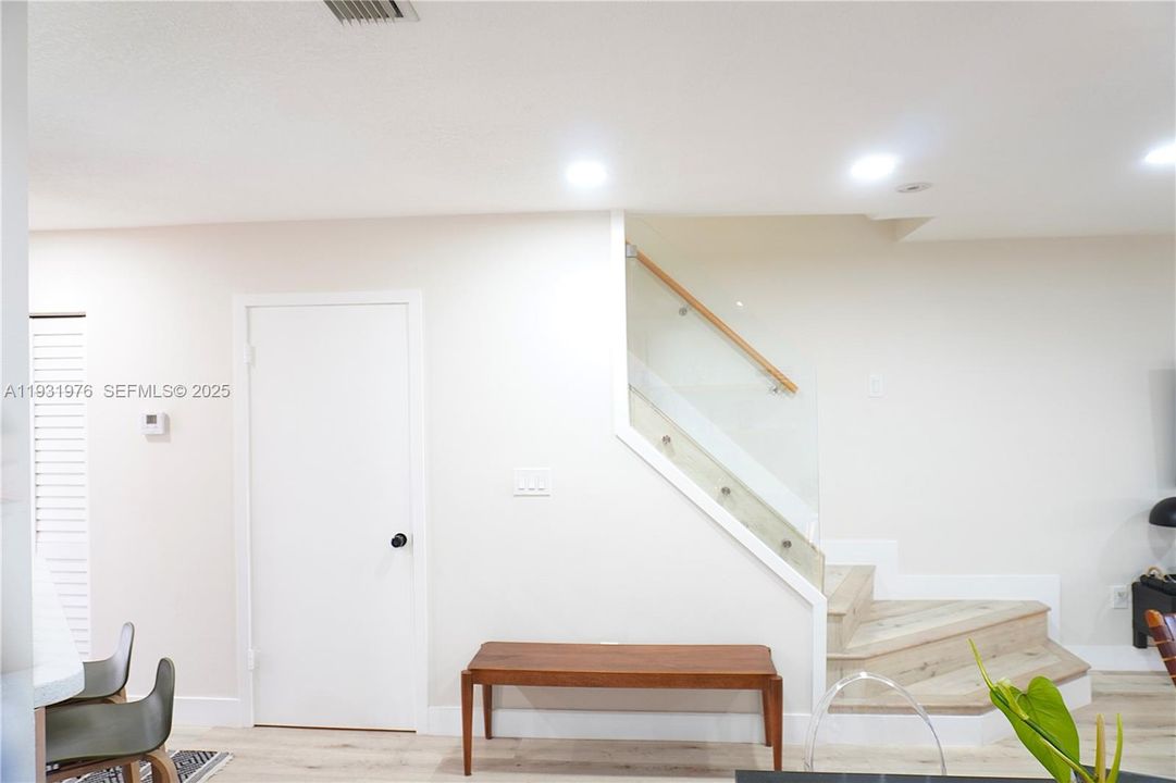 待售: $460,000 (2 贝兹, 2 浴室, 1170 平方英尺)