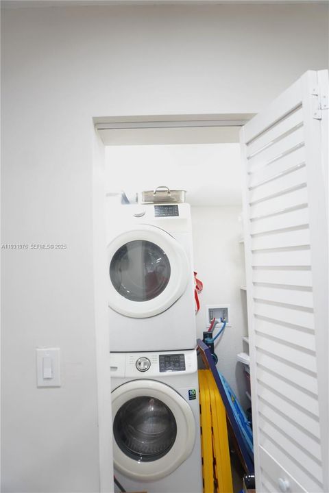 待售: $460,000 (2 贝兹, 2 浴室, 1170 平方英尺)