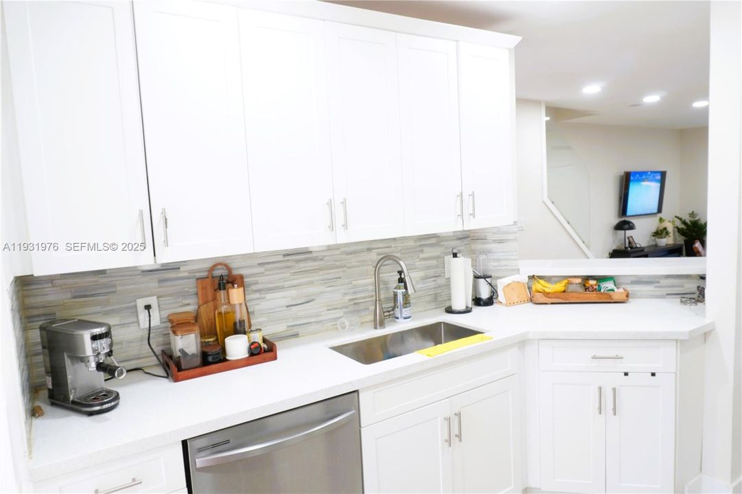 待售: $460,000 (2 贝兹, 2 浴室, 1170 平方英尺)