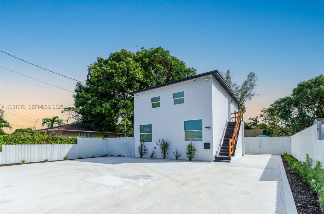 For Sale: $650,000 (0 beds, 0 baths, 1160 Square Feet)