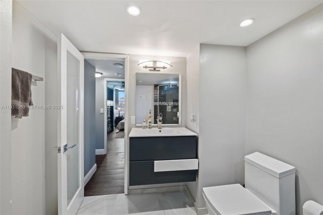 待售: $585,000 (2 贝兹, 1 浴室, 1030 平方英尺)