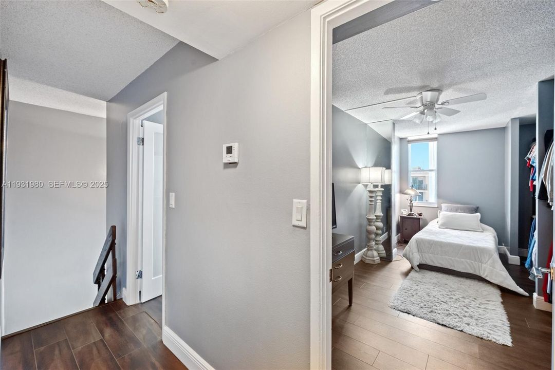 待售: $585,000 (2 贝兹, 1 浴室, 1030 平方英尺)