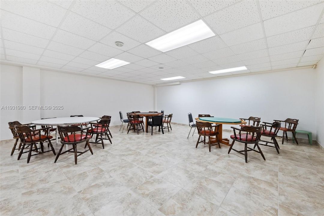 待售: $585,000 (2 贝兹, 1 浴室, 1030 平方英尺)